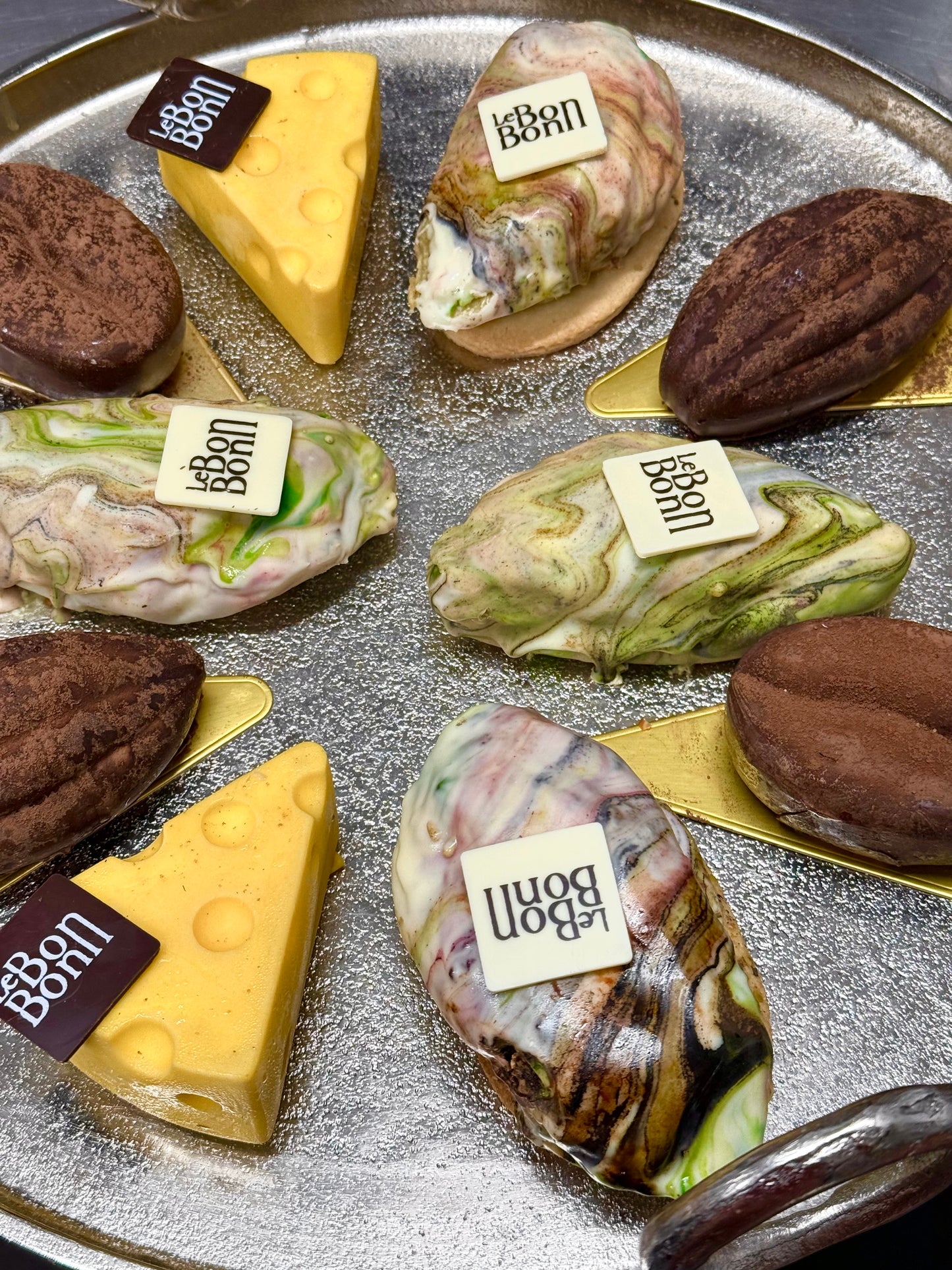 Trompe l’œil pistache / noisette rocher / mangue 🥭 / fromage 🧀/cafe / cacao/ framboise/ cappuccino